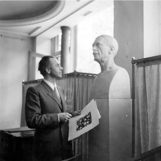 Jean Boyé, artiste peintre et poète sarladais, élève de Julien Saraben, Maurice Albe, Jacques Swobada, ami de François Augiéras, Marcel Loth, Guy Célérier, Paul Placet, a commencé par la mine de plomb, puis la pierre noire, la sanguine, le pastel, l’aquarelle et bien sûr la peinture à l’huile. Mais il est aussi un poète dont la poésie prolonge son regard de peintre. Mêlant lyrisme contenu et observation précise du paysage, elle explore les mêmes thèmes que sa peinture : l’enracinement périgourdin, la beauté fragile des choses, la mélancolie des lieux
